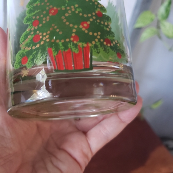 Christmas Set of 4 Whiskey Glasses Heavy Bottoms Christmas Tree Rocks Gl… - Picture 7 of 8